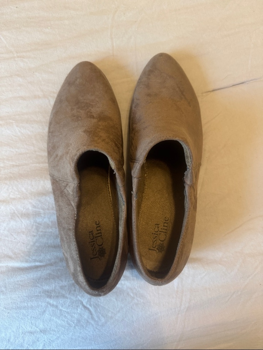 11W, NWOT Jessica Cline Taupe Suede Booties